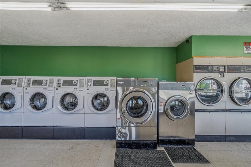 More Photos Of 212 Pine St, Jefferson Carwash For Sale