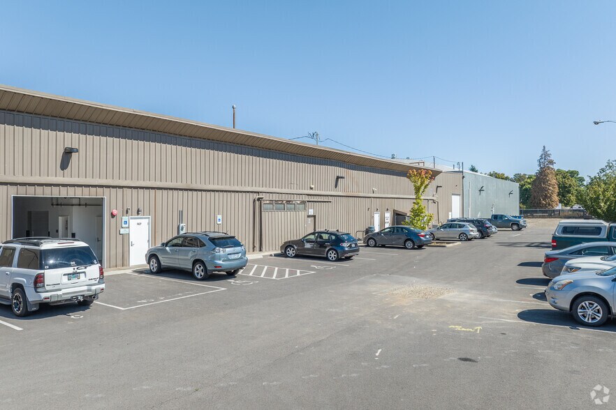 More Photos Of 560 21st St SE, Salem Manufacturing For Lease
