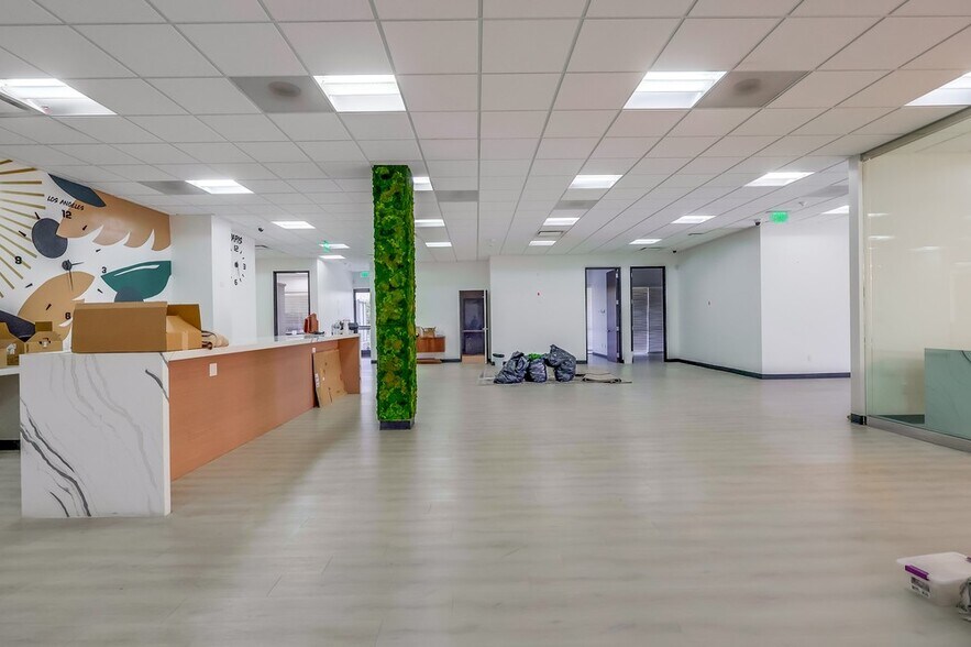 More Photos Of 5947-5951 Variel Ave, Woodland Hills Office For Sale