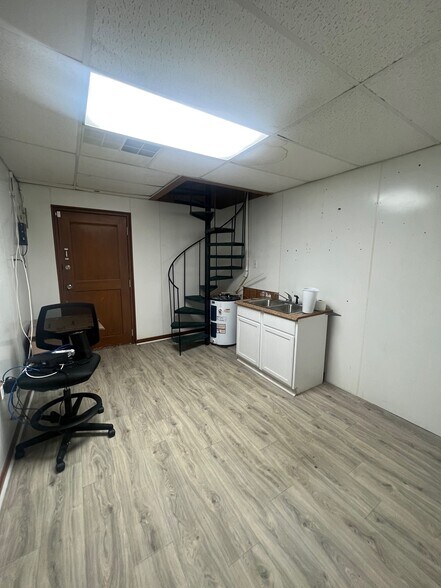 More Photos Of 9 J W Thomas Way, Thomasville Office For Lease