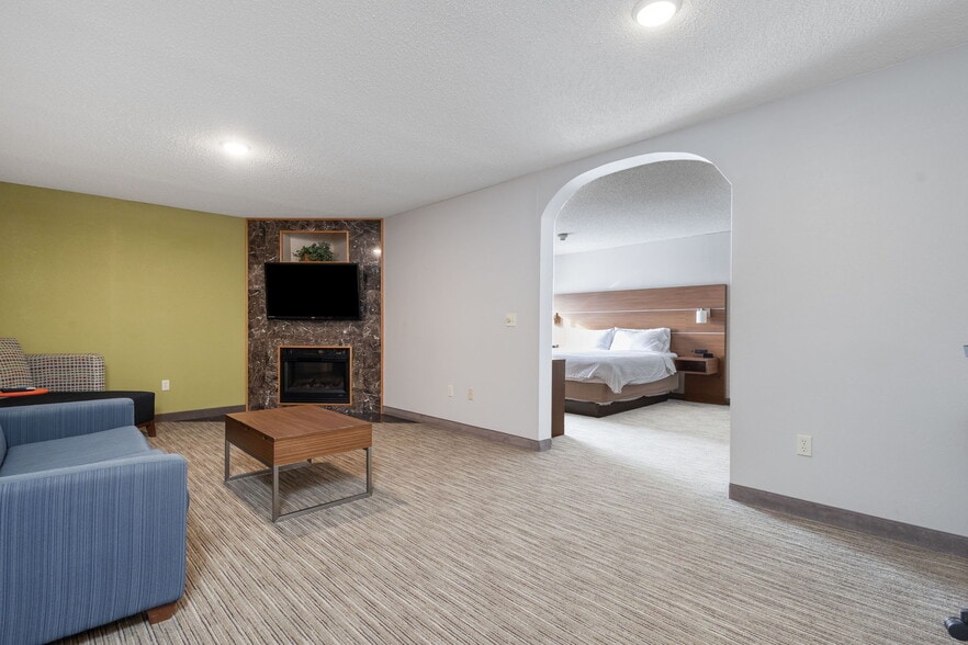 More Photos Of 3610 S Nappanee St, Elkhart Hotel For Sale