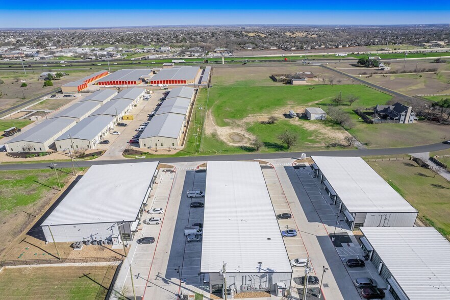 More Photos Of 19832 Panther Dr, Pflugerville Showroom For Lease