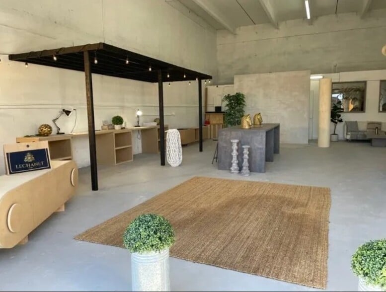 More Photos Of 1909-2099 Opa Locka Blvd, Miami Warehouse For Lease