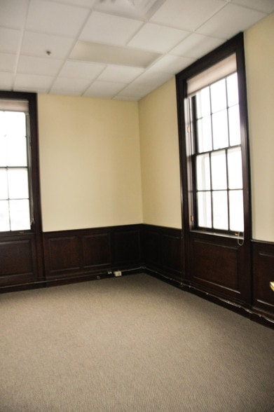 More Photos Of 106 W Wilson St, Batavia Office For Lease