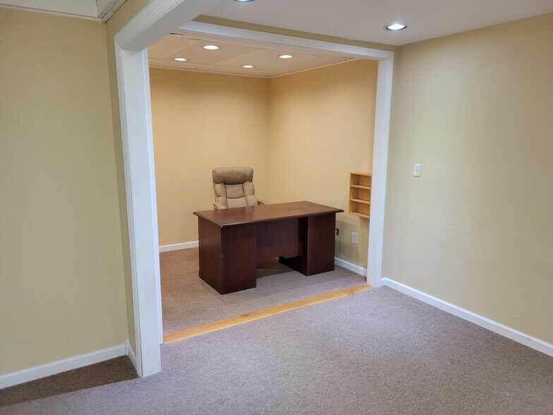 More Photos Of 304 Federal Rd, Brookfield Office For Lease