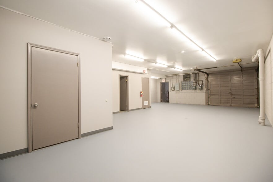 More Photos Of 2919 W Irving Park Rd, Chicago Office Residential For Sale