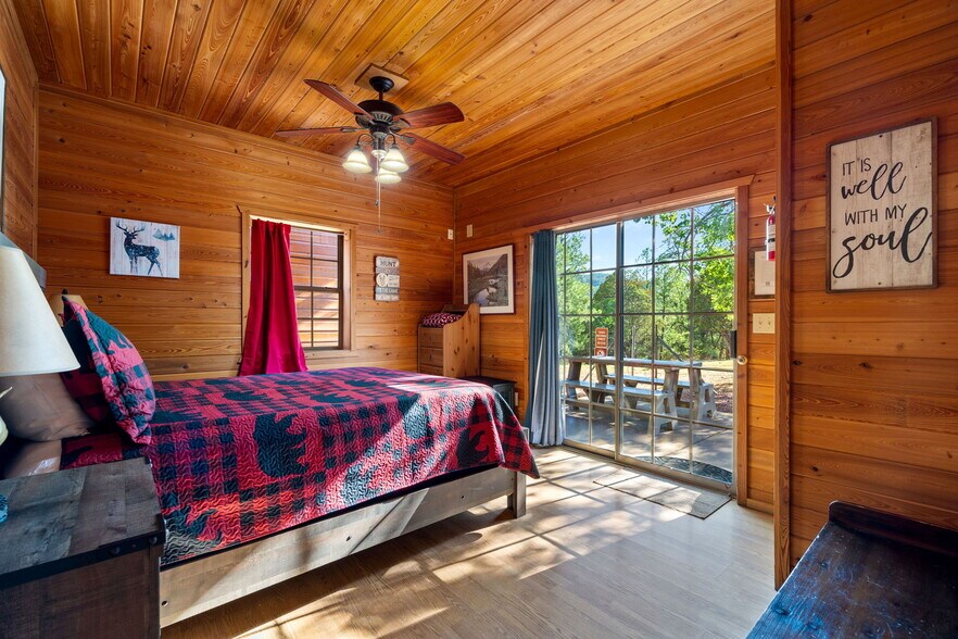 More Photos Of 1022 S Hunter Creek Dr, Payson Hotel For Sale