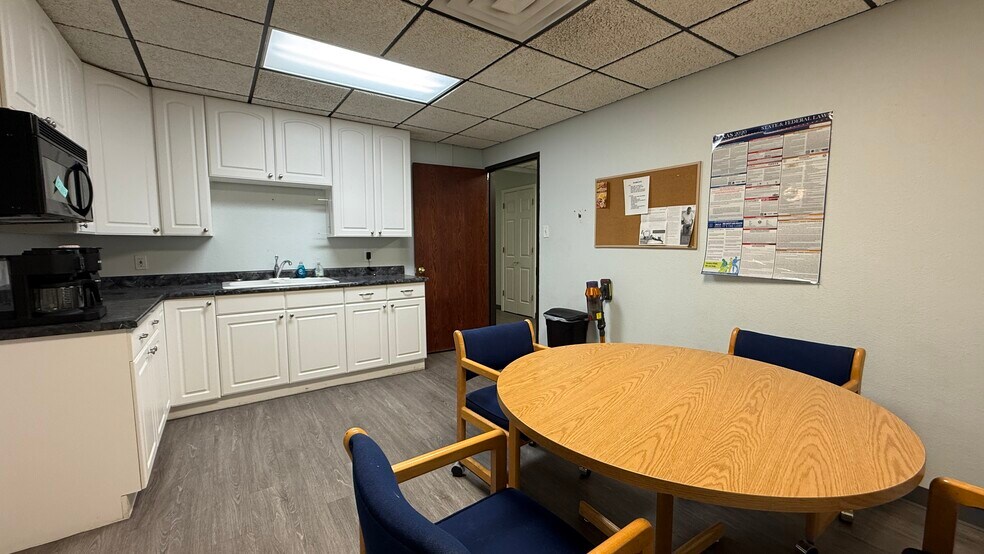 More Photos Of 1941 E 37th St, Odessa Office For Sale