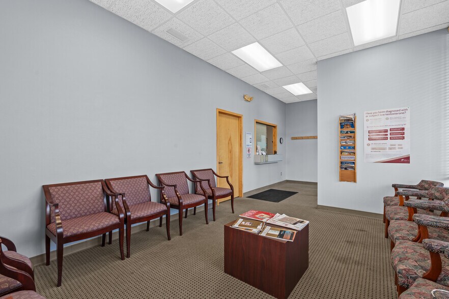 More Photos Of 28565-28585 Schoenherr Rd, Warren Medical For Lease