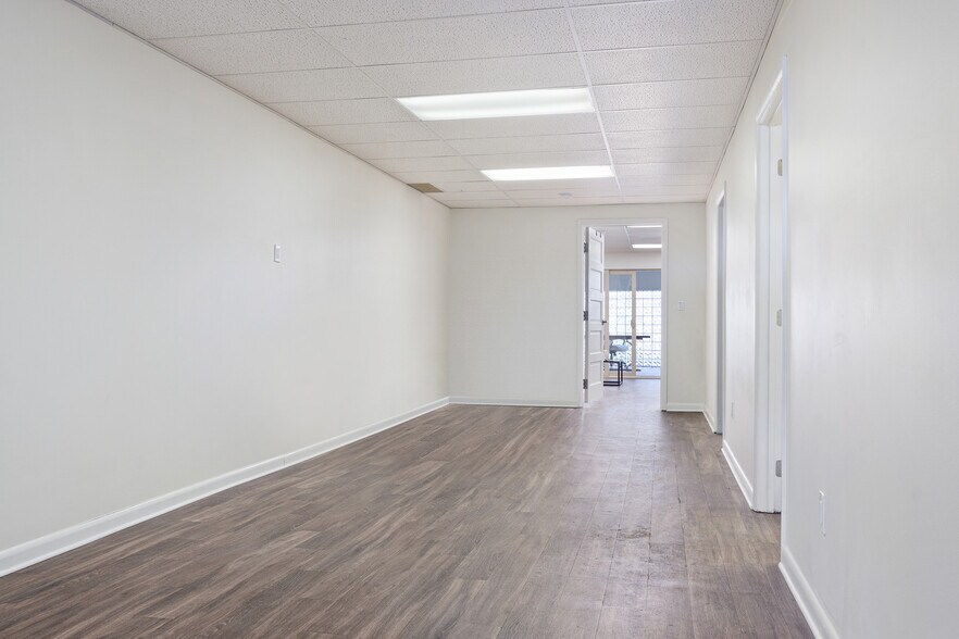 More Photos Of 1045 N Canal St, Pittsburgh Office For Sale