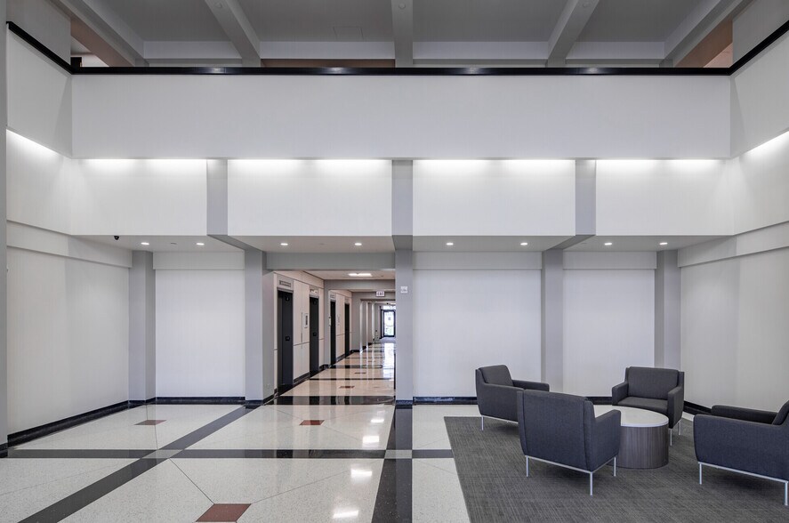 More Photos Of 3701 Algonquin Rd, Rolling Meadows Office For Sale