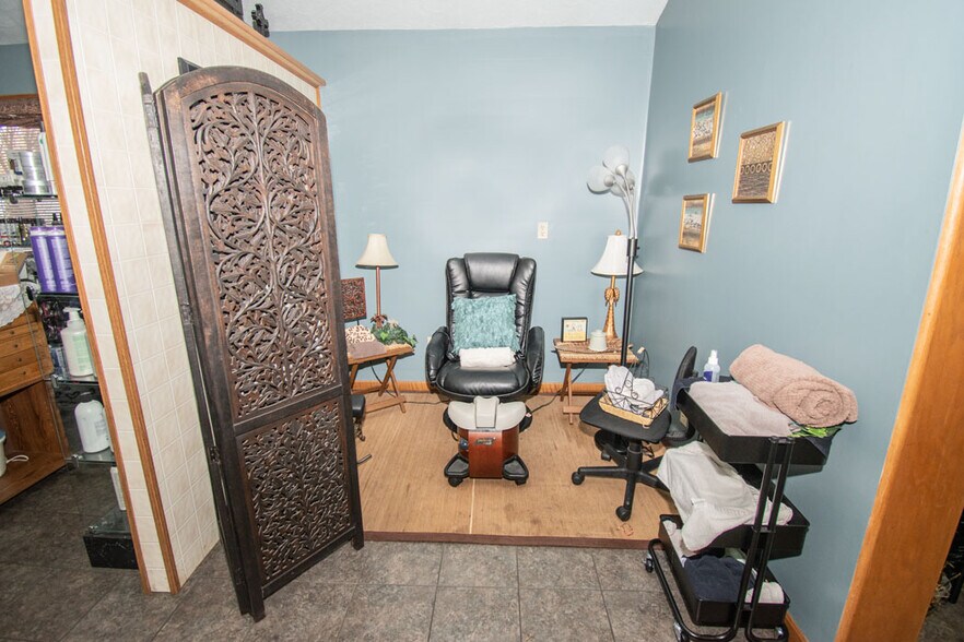 More Photos Of 3861 Main St, Mineral Ridge Office For Sale