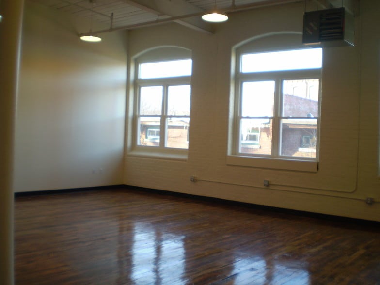 More Photos Of 560 Mineral Spring Ave, Pawtucket Warehouse For Lease