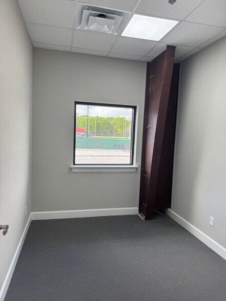 More Photos Of 26717 Westheimer Pky, Katy Flex For Sale