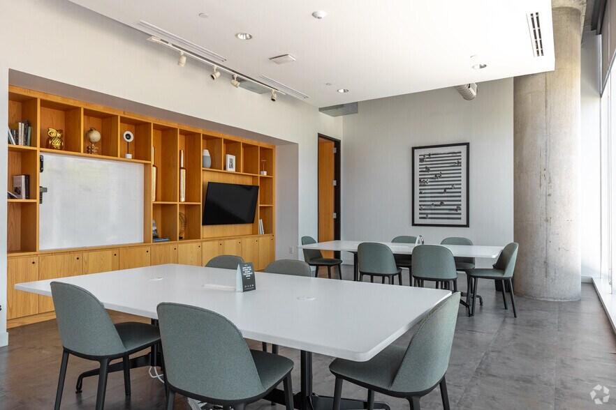 More Photos Of 2550 Pacific Ave, Dallas Unknown For Lease