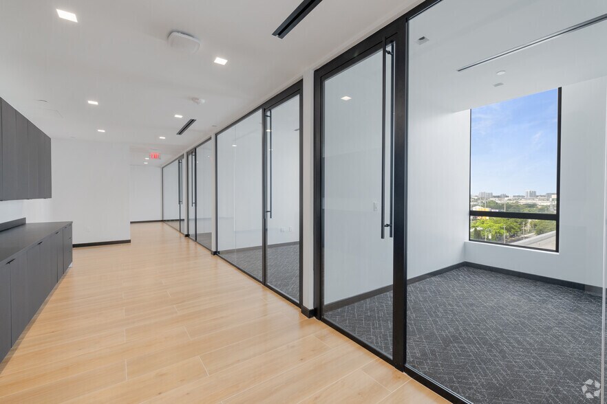 More Photos Of 218 NW 24th St, Miami Office Residential For Lease