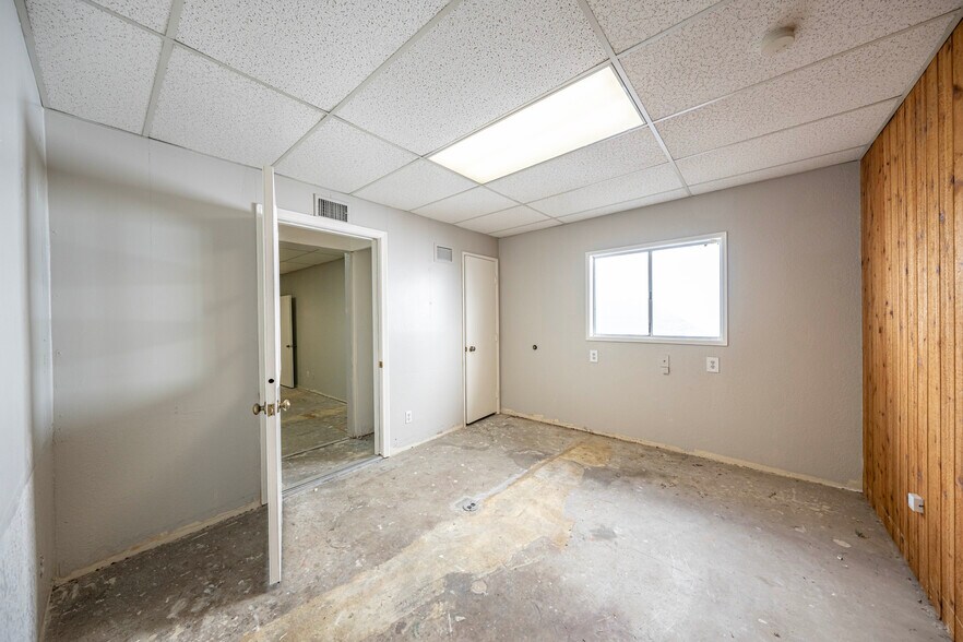 More Photos Of 5146 Maine Ave, Baldwin Park Flex For Lease