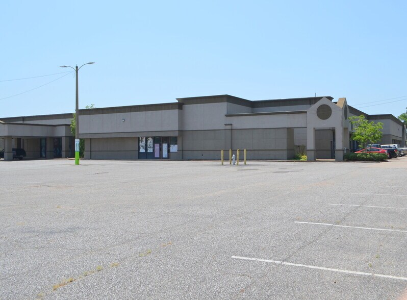 More Photos Of 2010 Stateline Rd W, Southaven Schools For Lease