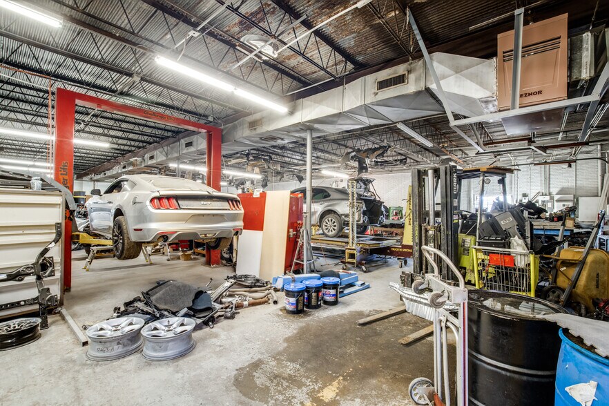 More Photos Of 301 E Walnut St, Garland Warehouse For Sale