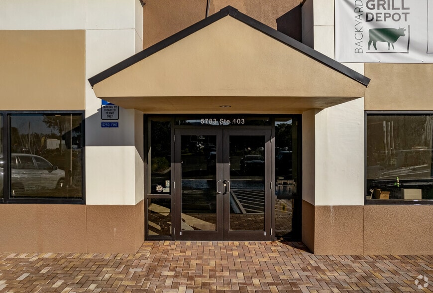 More Photos Of 5783 Manatee Ave W, Bradenton Freestanding For Sale