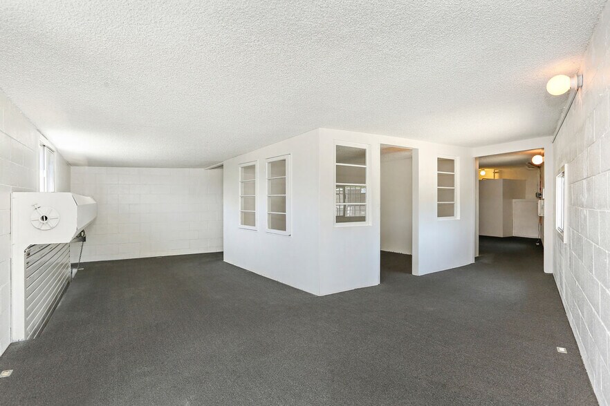 More Photos Of 3401 Eagle Rock Blvd, Los Angeles Showroom For Sale