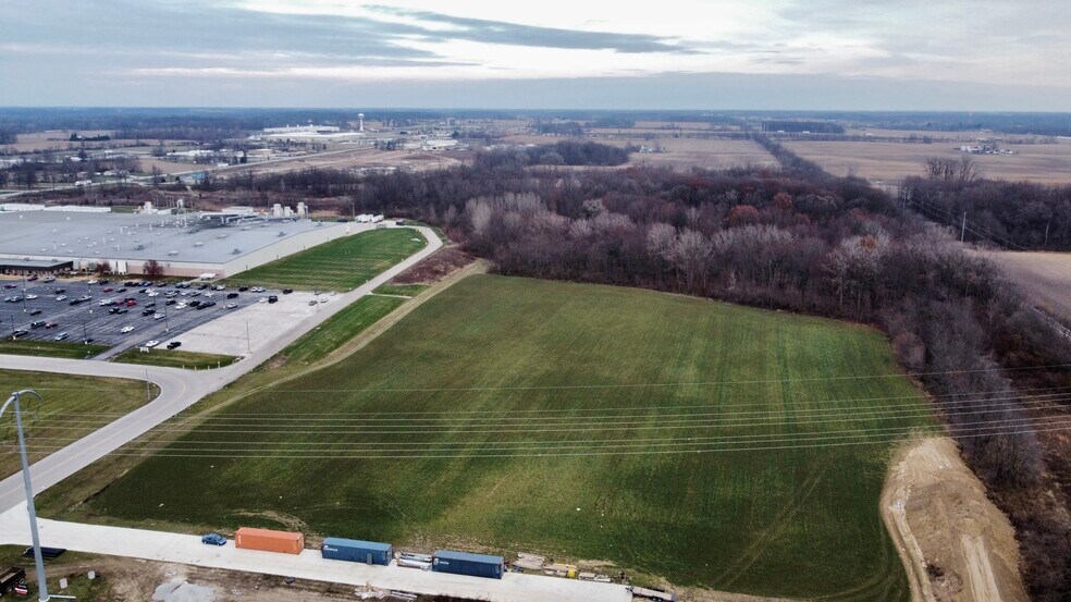 More Photos Of 5600 Eastside Parkway dr, Gas City Land For Lease