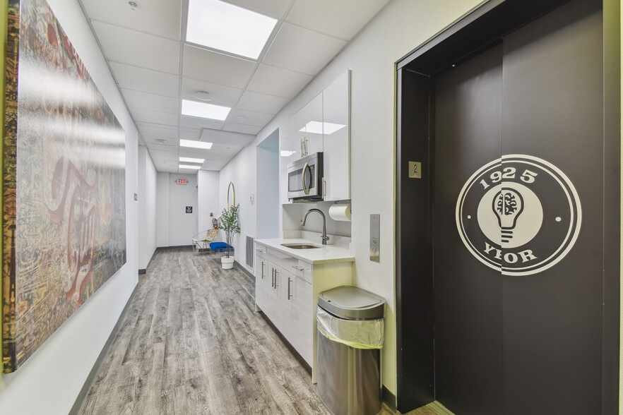 More Photos Of 1919-1925 E 6th Ave, Tampa Office For Lease