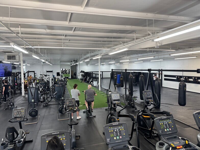 More Photos Of 235 N Central Expy, Richardson Freestanding For Sale