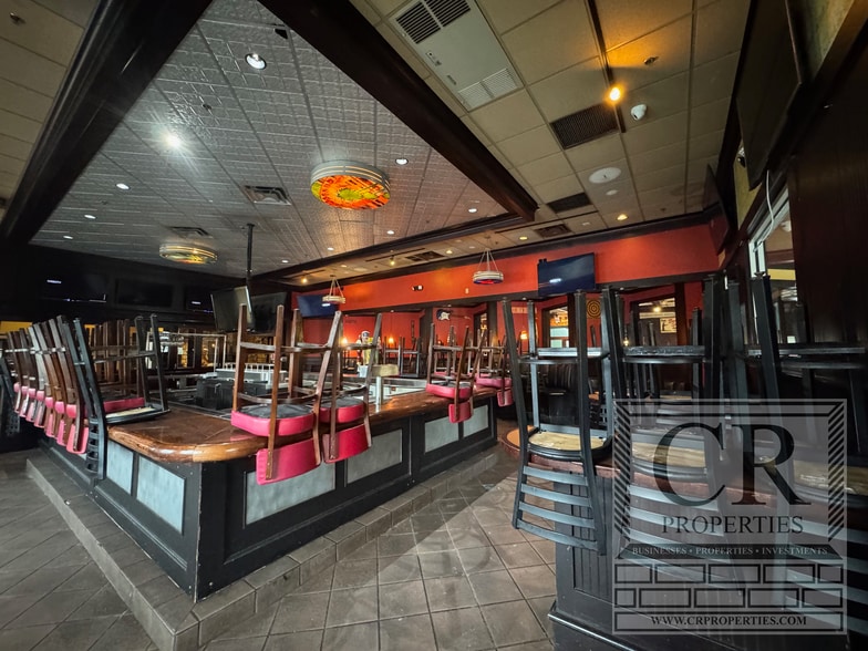 More Photos Of 23 Crystal Run Xing, Middletown Restaurant For Lease