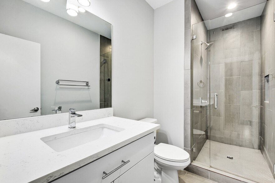 More Photos Of 4005 A/B Clawson Rd, Austin Specialty For Sale