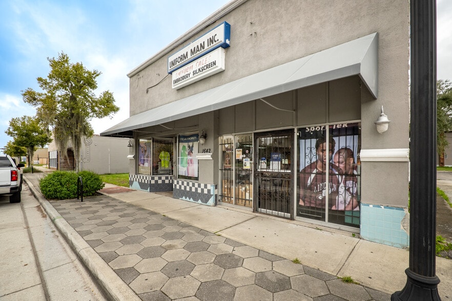 More Photos Of 1642 N Main St, Jacksonville General Retail For Sale