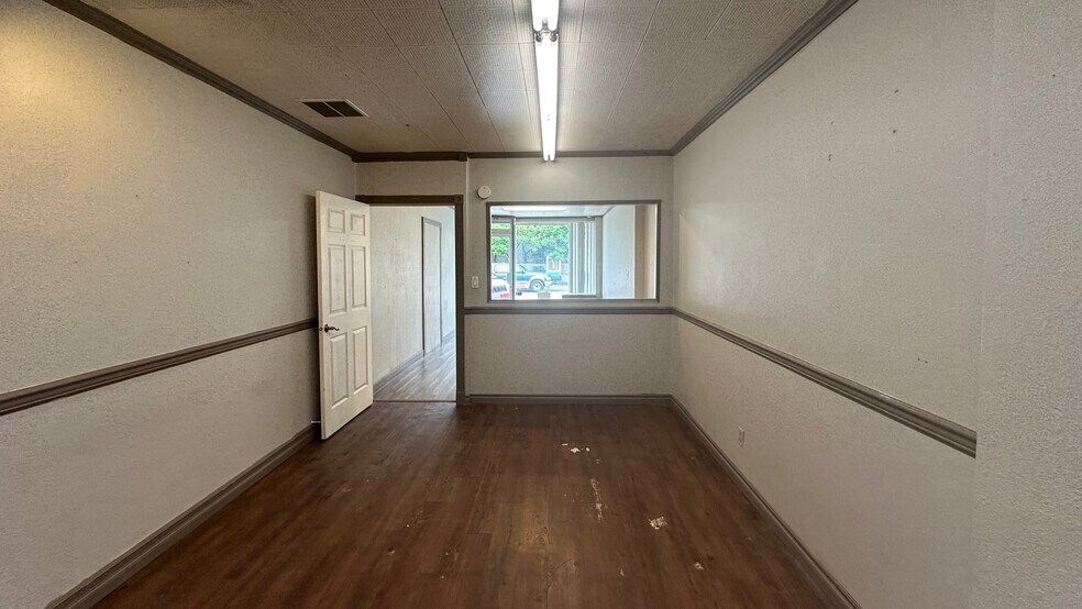 More Photos Of 201 Allen St, Kelso Storefront Retail Office For Lease