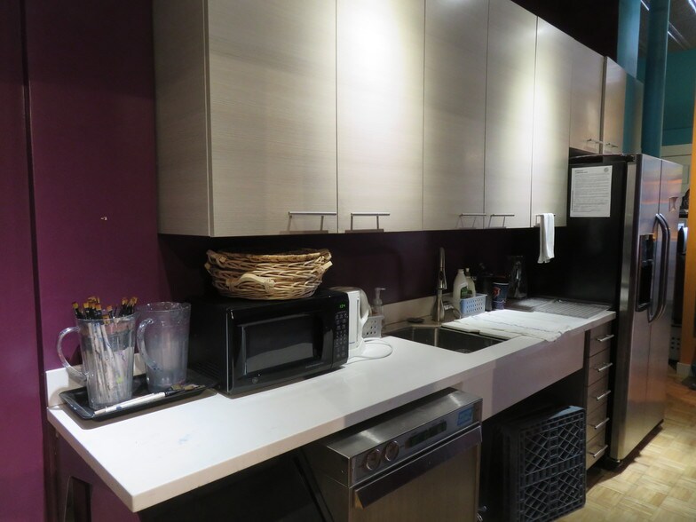 More Photos Of 1016 Davis St, Evanston Storefront Retail Office For Lease