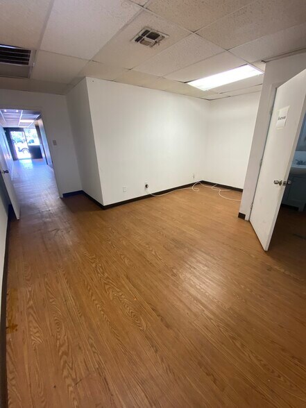 More Photos Of 8341-8381 Perrin Beitel Rd, San Antonio Unknown For Lease
