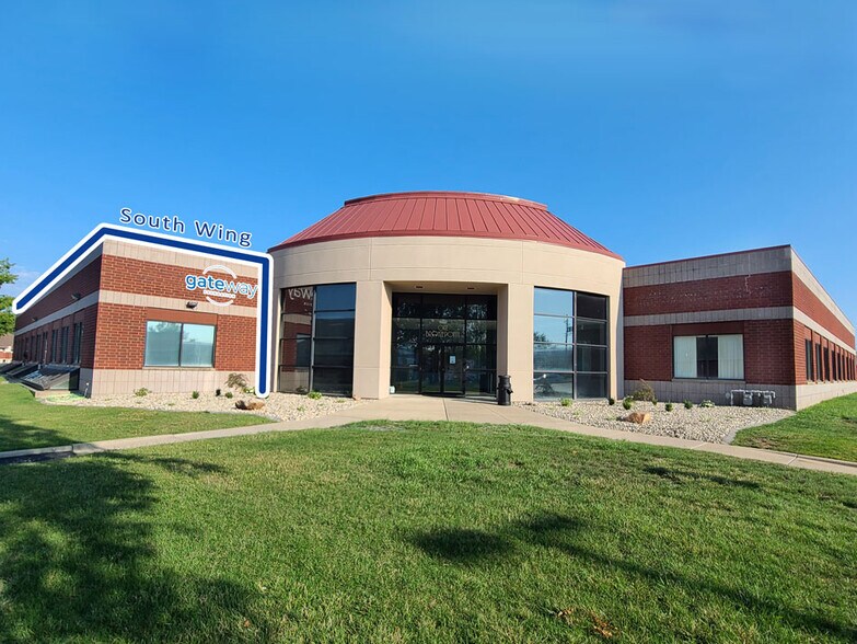 More Photos Of 1 Bronze Pointe Blvd, Swansea Office For Lease