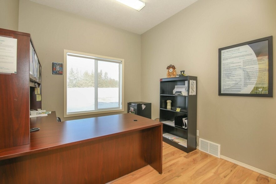 More Photos Of 5209 49A Ave, Bentley Office For Sale