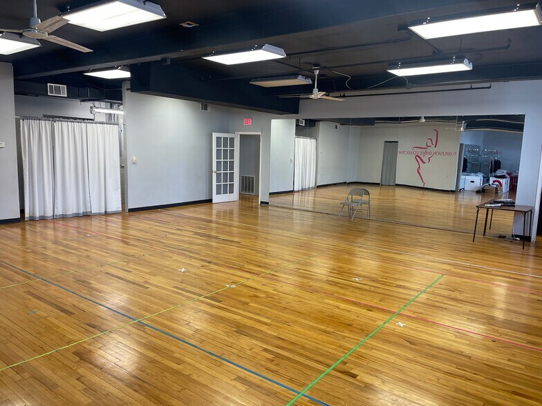 More Photos Of 10 Squirrelwood Rd, Woodland Park Warehouse For Lease