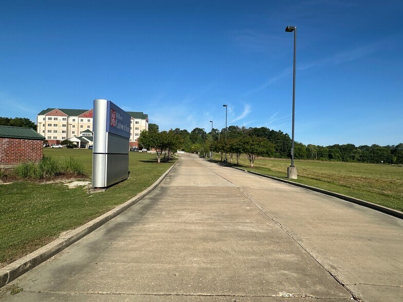 More Photos Of W Side Hwy 12 E, Starkville Freestanding For Lease