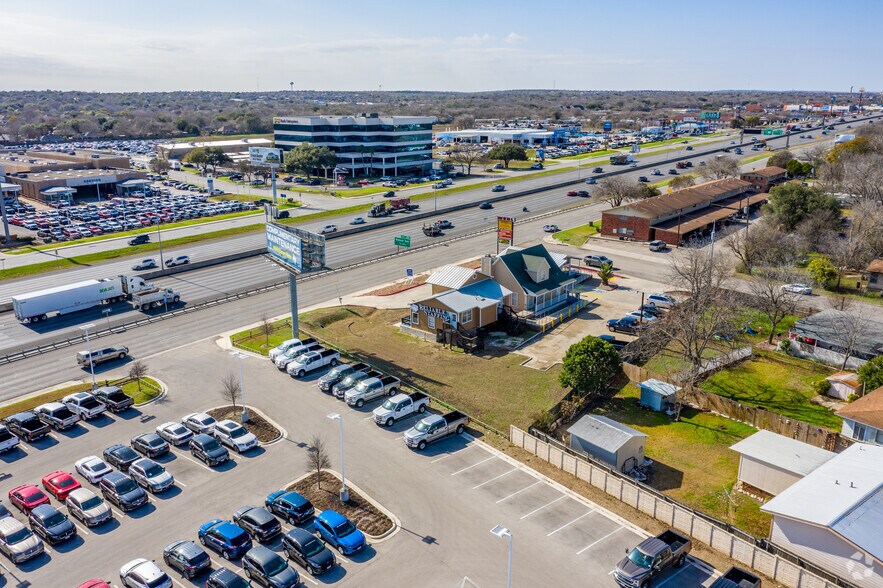 More Photos Of 382 S Interstate 35, New Braunfels Storefront Retail Office For Lease