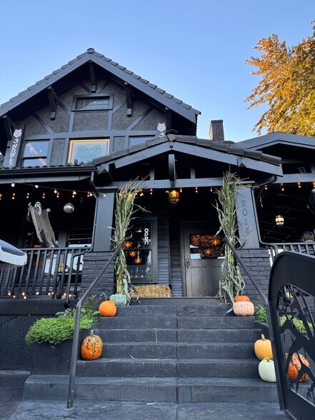 More Photos Of 2014 Main St, Vancouver General Retail For Sale