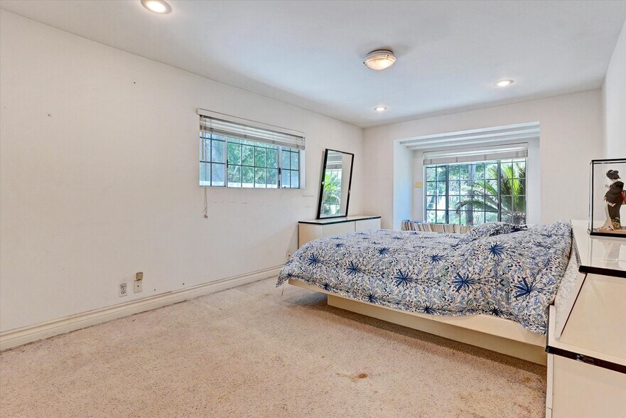 More Photos Of 4623 Hayvenhurst Ave, Encino Apartments For Sale