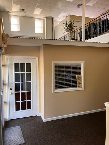 More Photos Of 141 N Main St, Summerville Storefront Retail Office For Lease