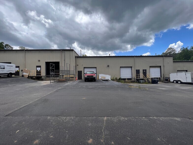 More Photos Of 3200 Glen Royal Rd, Raleigh Showroom For Lease