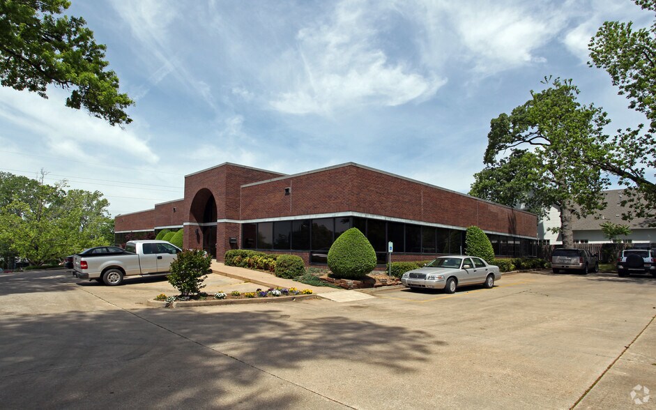 More Photos Of 5319 S Lewis Ave, Tulsa Office For Lease