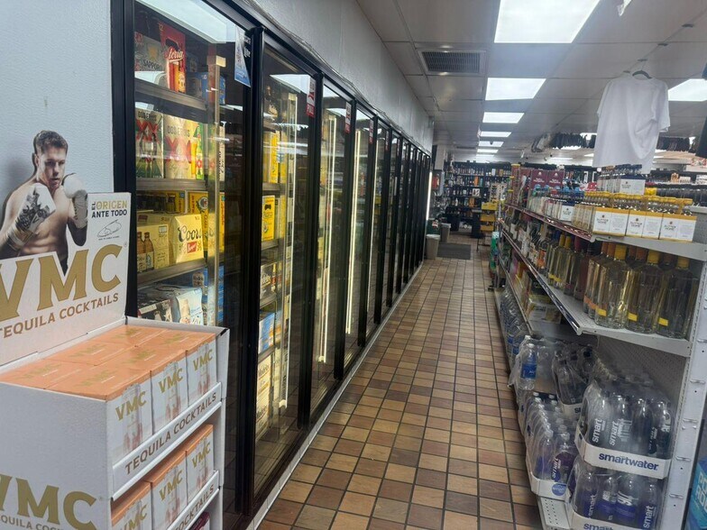 More Photos Of 210-220 S Lovekin Blvd, Blythe Service Station For Sale