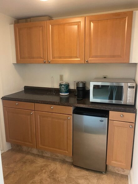 More Photos Of 11 E Cliff St, Somerville Office Residential For Lease