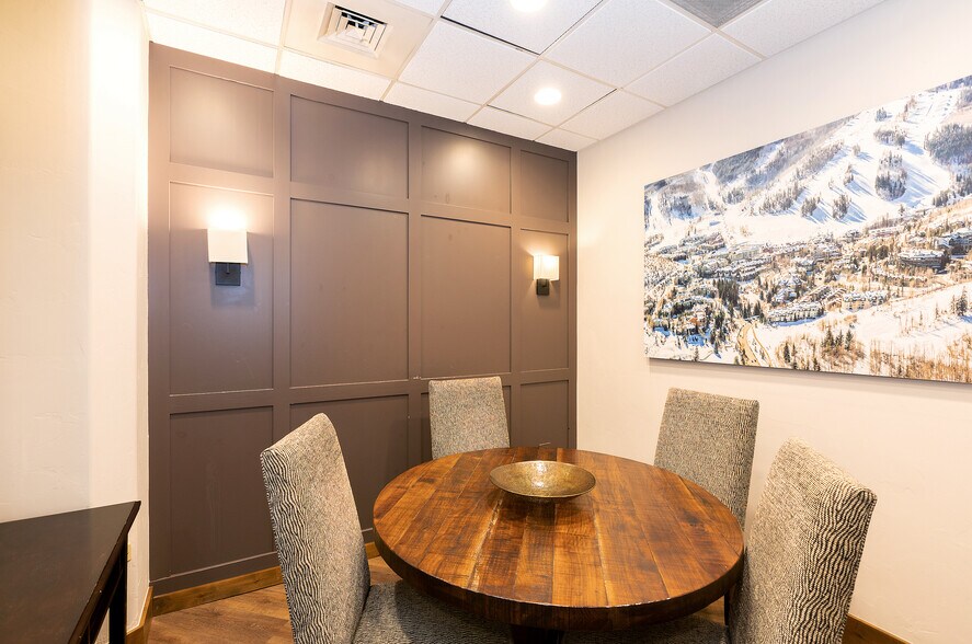 More Photos Of 136 E Thomas Pl, Beaver Creek Hotel For Lease