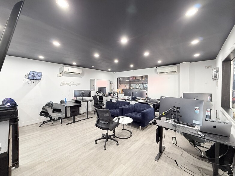 More Photos Of 2814 20th Ave, Long Island City Warehouse For Lease