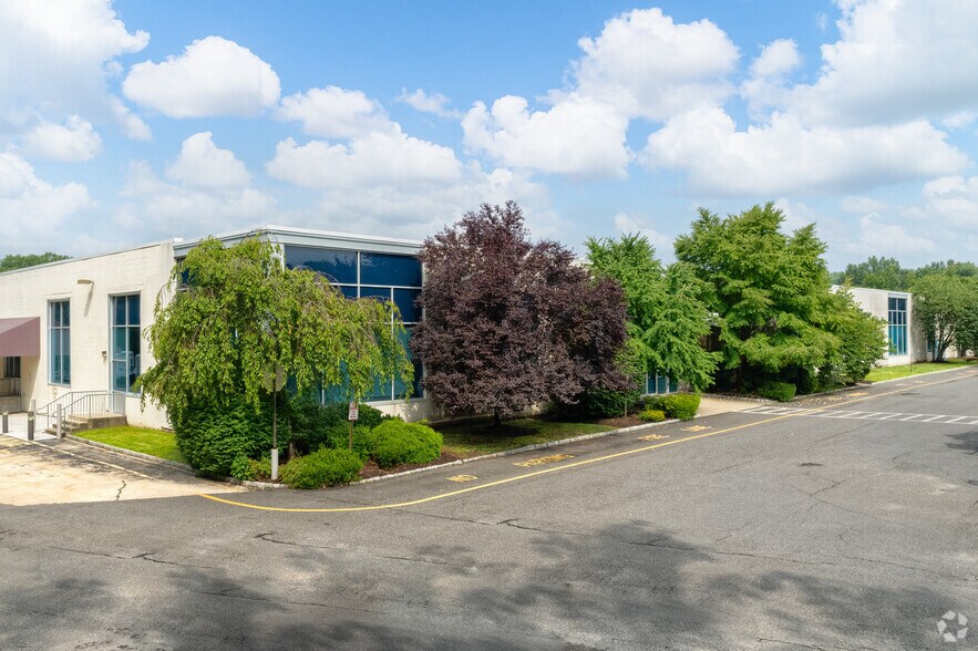 More Photos Of 311 Veterans Hwy, Levittown Office For Lease