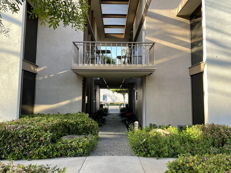 More Photos Of 850 E Chapman Ave, Orange Loft Creative Space For Lease